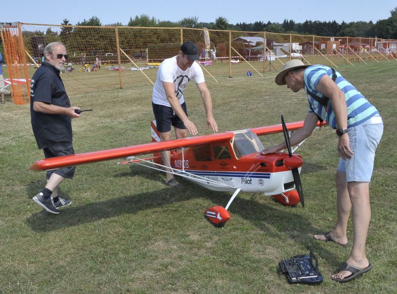 Heie Modellflugtage auf Flugplatz Ailertchen