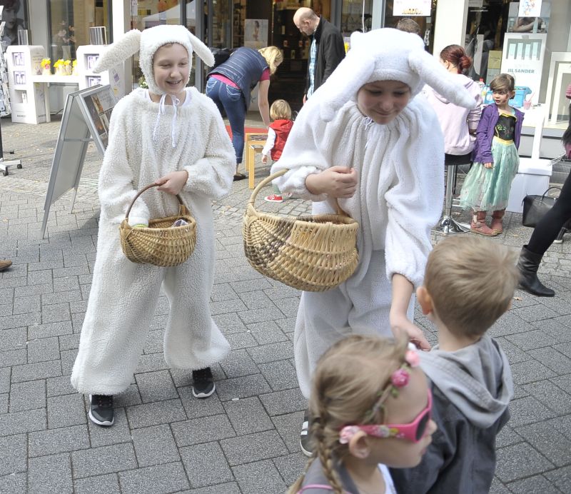 Niedliche Osterhasen beglcken die Kinder. Fotos: Klaus-Dieter Hring