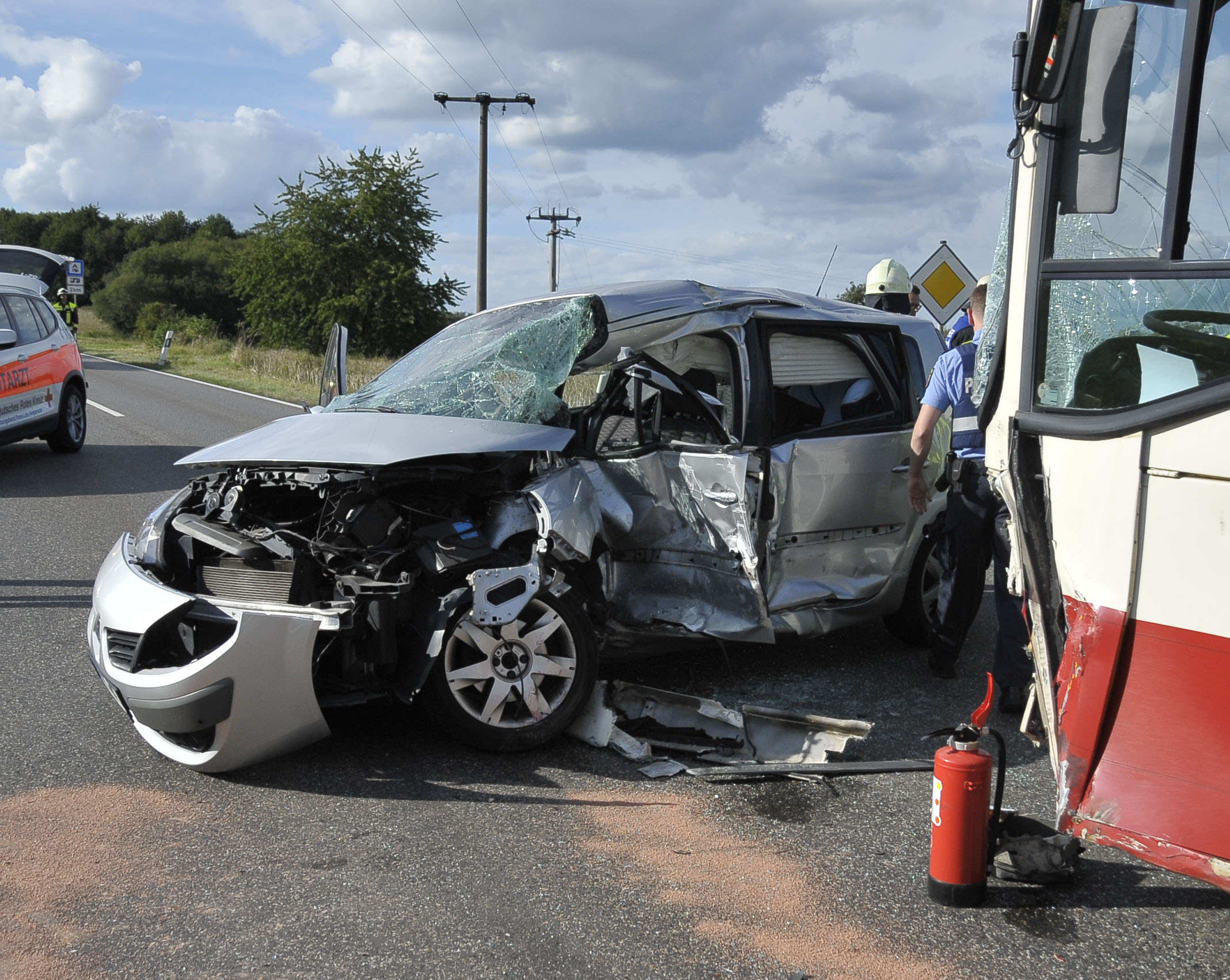 Vorfahrt missachtet  Tdlicher Unfall