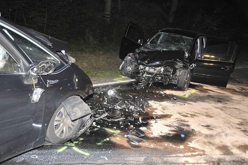 PKW kracht in den Gegenverkehr - Familienvater stirbt