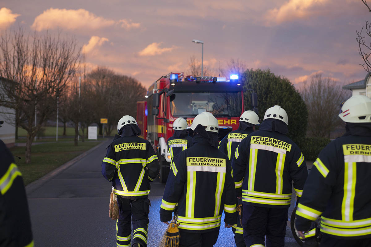 Absicherungsmanahmen in Dernbach. Fotos: Feuerwehr VG Puderbach