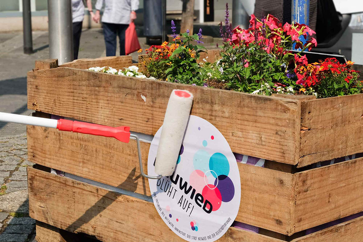 Der Slogan Neuwied blht auf! spielt an auf die langersehnten ffnungsschritte nach den coronabedingten Lockdowns. Fotos: Stadt Neuwied
