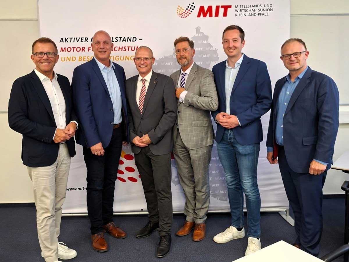 Mitglieder der Mittelstands- und Wirtschaftsunion im Kreis Neuwied (v.l.n.r.): Geron Haumann, Martin Buchholz, J�rgen Schmied (MdL), Detlef Odenkirchen, Korbinian Wester, Jan Einig (Foto: Norbert Faltin)