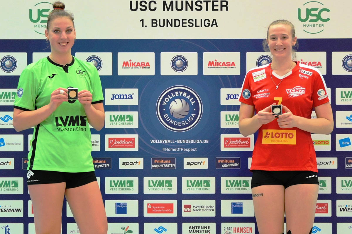 Erhielten in Mnster die MVP-Medaillen: die ehemalige Straubingerin Iris Scholten und Rachel Anderson, Deichstadtvolleys Neuwied. Foto: USC Mnster, M.Mcke