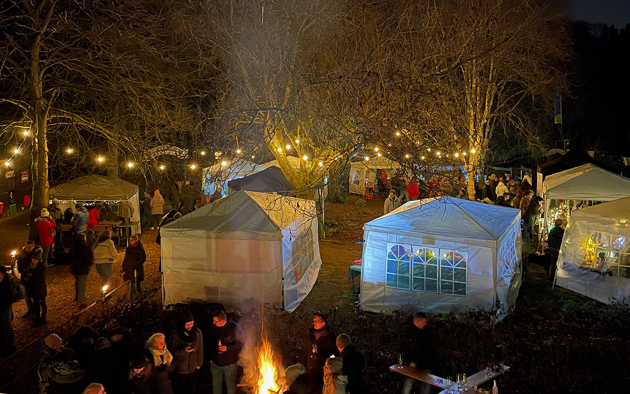 Weihnachtsmarkt am Schwanenteich Oberbieber zog viele in seinen Bann  