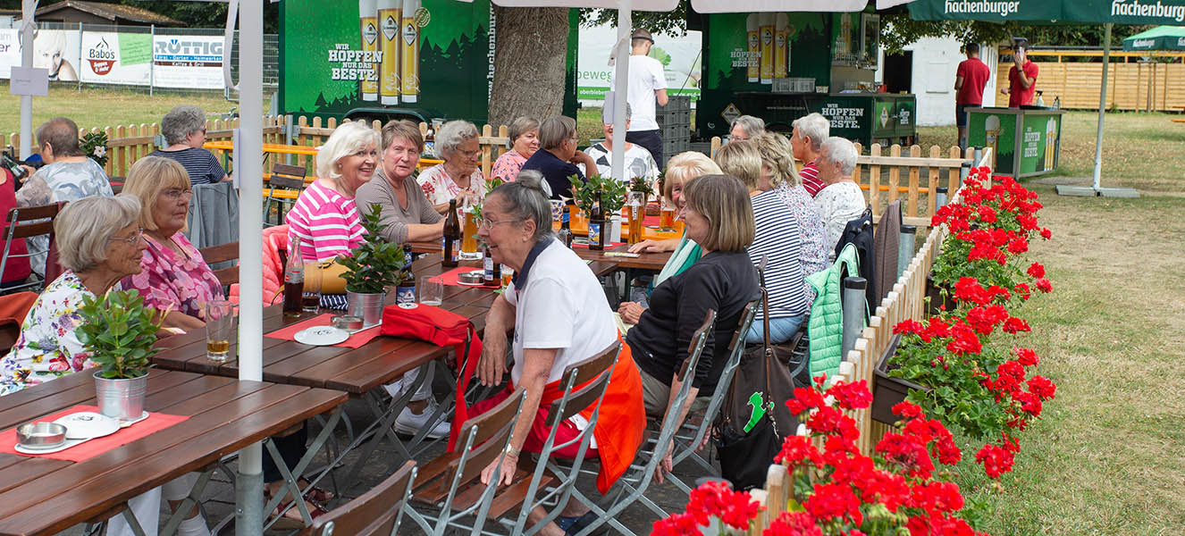 Fuball: EM auf Groleinwand im Freibad-Biergarten erleben