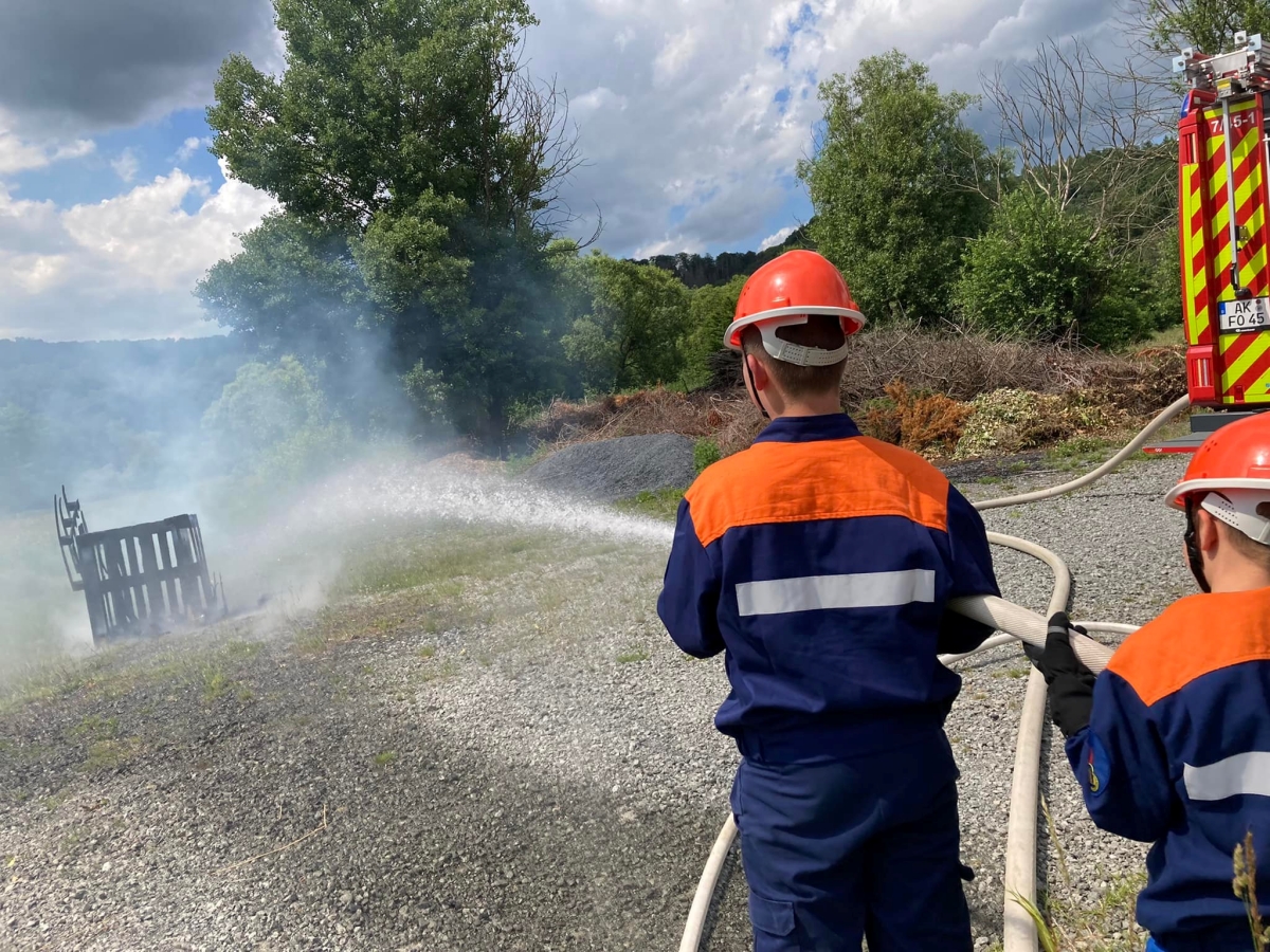 Einen spannenden 24-Stunden-Dienst erlebten die Mdels und Jungs der Jugendfeuerwehr Oberlahr. (Fotos: Feuerwehr Oberlahr)