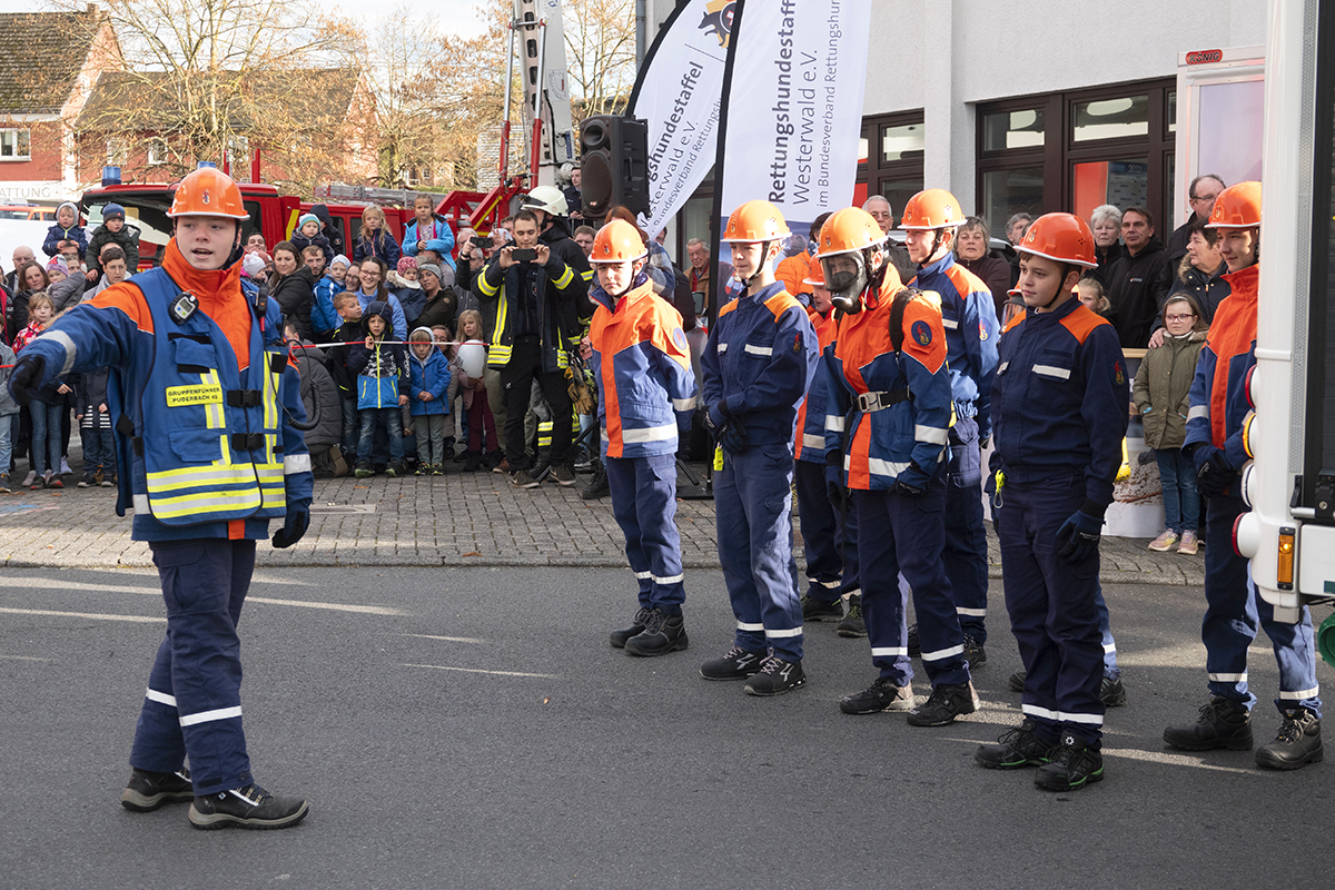 Die Einsatzbung der Jugendfeuerwehr fand groen Anklang. Fotos: Feuerwehr VG Puderbach