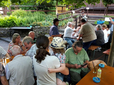 Gemtlicher Ausklang im Klostergarten Marienstatt. Foto: Verein