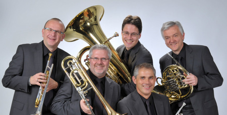 Das Ensemble International Brass mit fnf Musikern aus vier Nationen spielt in diesem Jahr den Osterjubel in Blech in der Klosterkirche Marienstatt. (Foto: Veranstalter) 