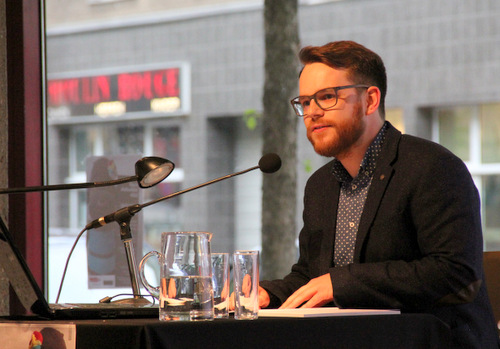 Der Siegener Medienwissenschaftler Dr. Johannes Pamann ist fr seine Doktorarbeit dem Phnomen Twitter nachgegangen. (Foto: Universitt Siegen) 