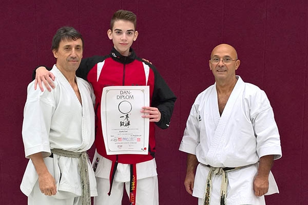 Karate: David Paul besteht die Meisterprfung