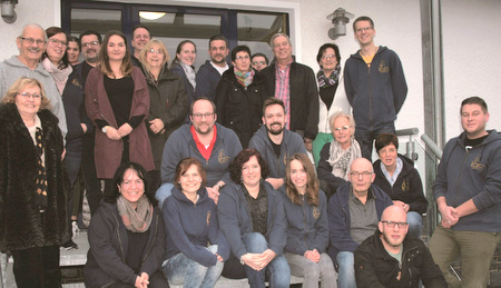 Die Aktiven des Petermnnchen-Theaters Rothenbach bereiten die neue Spielzeit vor. (Foto: Petermnchen-Theater)