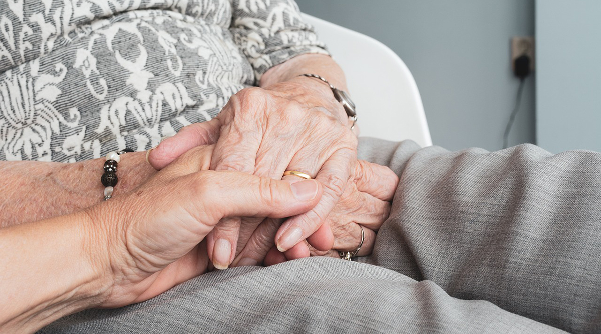 Um die Versorgung der Senioren in der ambulanten Pflege wird es immer enger. (Symbolbild)