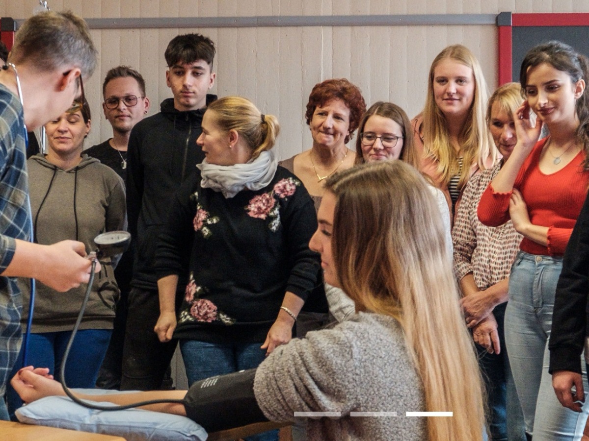 Ein Eindruck der Pflege-Ausbildung an der BBS Wissen. (Foto: Schule)