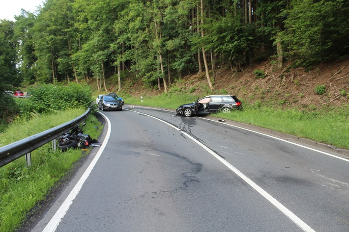 Verkehrsunfall auf der B 256 zwischen Flammersfeld und Bruchermhle