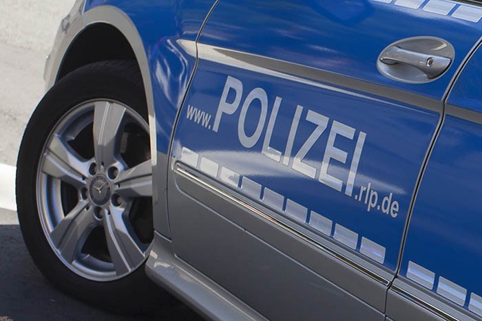 Betzdorf: Schwarzer SUV begeht Verkehrsunfallflucht
