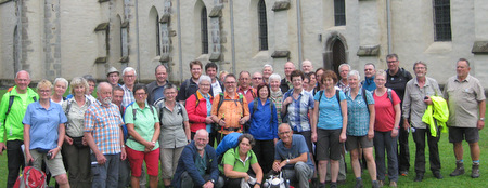 Am Ziel: Die Pilgergruppe an der Marienstatttter Abteikirche. (Foto: privat) 