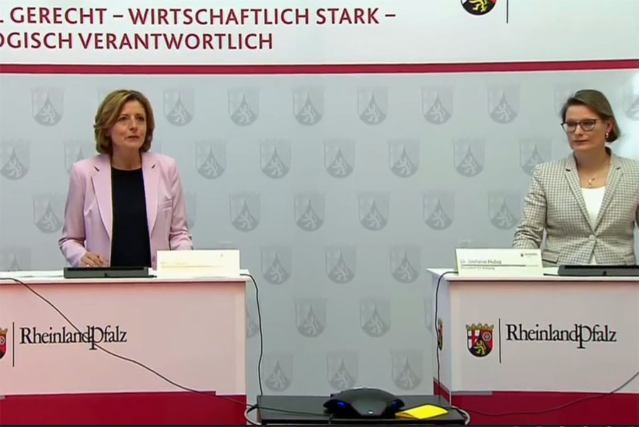 Malu Dreyer und Dr. Stefanie Hubig informieren in der Pressekonferenz. 