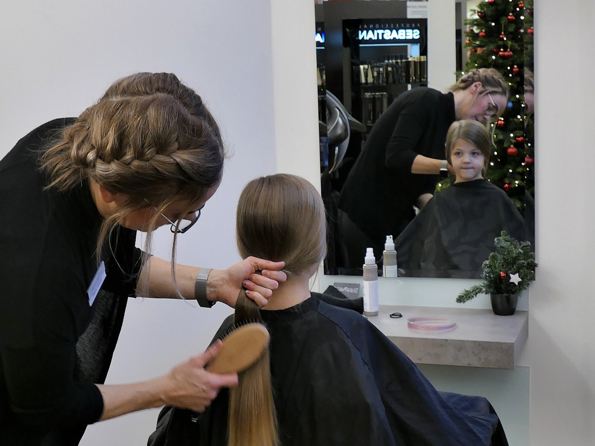 Fr den guten Zweck lie sich Lotta Jestrimsky die Haare abschneiden. (Fotos: ma)