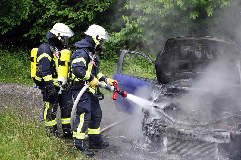 Auto brennt vollständig aus in Weitefeld
