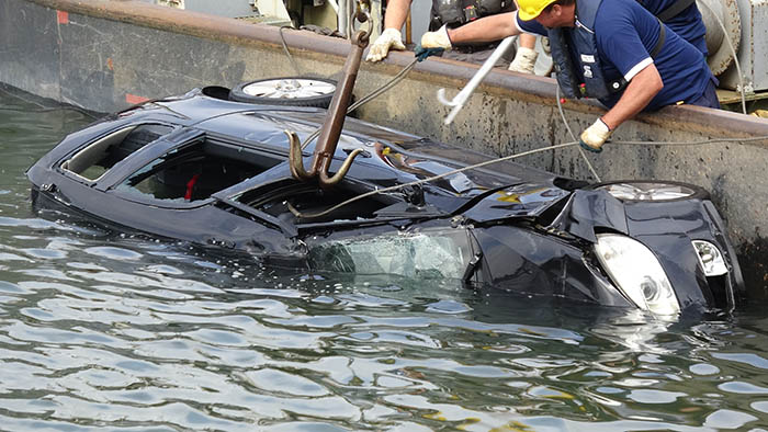 PKW wurde aus dem Rhein geborgen