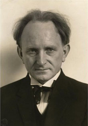 August Sander: Selbstbildnis, 1925.  Die Photographische Sammlung/SK Stiftung Kultur, August Sander Archiv, Kln; VG Bild-Kunst