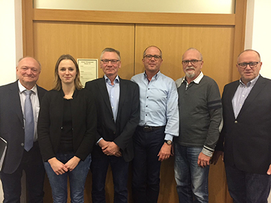 Das Expertengremium, von links: Landrat Michael Lieber zusammen mit Jennifer Siebert und Dr. Wolfgang Drwaldt, beide Kreisverwaltung Altenkirchen, Dr. Michael Theis, Obmann der Kreisrzteschaft, Dr. Axel Bittersohl und Dr. Peter Enders, MdL. Foto: Kreisverwaltung 