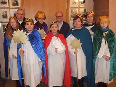 Die Sternsinger besuchten Landrat Michael Lieber. Foto: KV