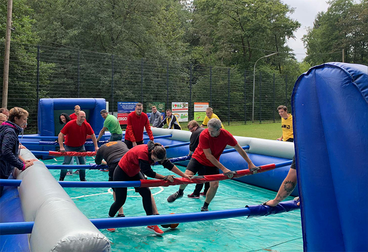 Die Amboss-Kickers hatten ein Menschenkicker-Turnier organisiert. Foto: PM