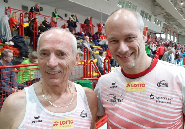 Friedhelm Adorf (links) bei den Deutschen Hallenmeisterschaften Senioren in Erfurt sehr erfolgreich. Fotos: Privat