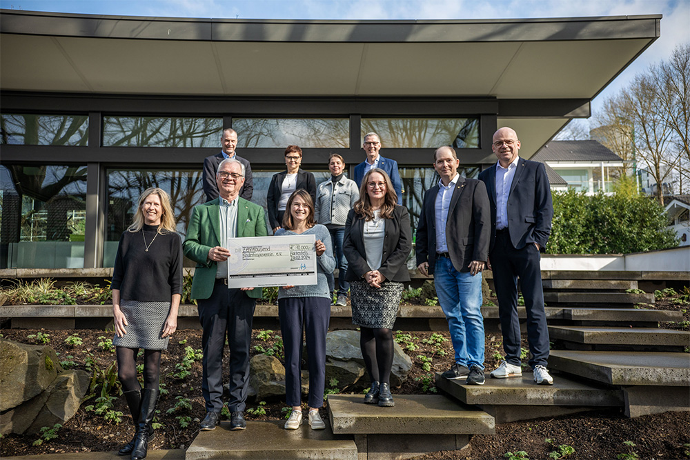 Lions Clubs spenden 10.000 Euro für Geschwistergruppenprojekt an AKHD Siegen