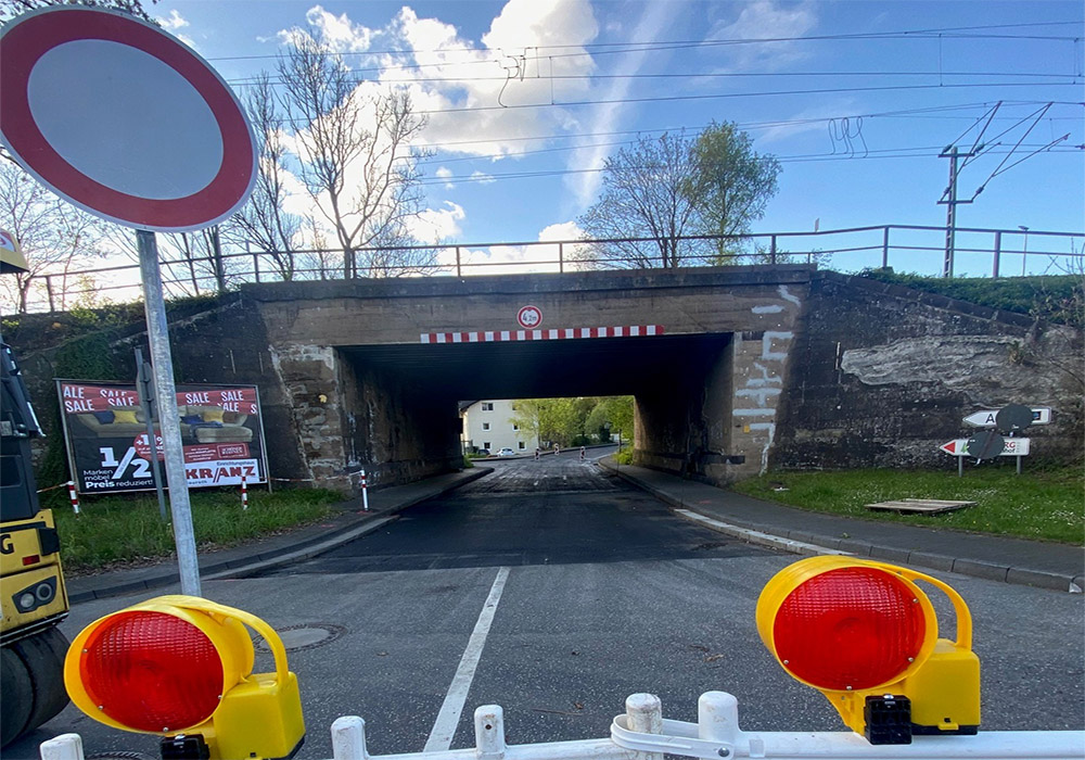 In der letzten Woche hat der LBM Diez die Zufahrt von der B 62 zum Alserberg gesperrt. Zu den hierdurch entstandenen Verkehrsbehinderungen gab es heftige Kritik.
Wegen der Sperrung und der vielen Baustellen informiert der Brgermeister. (Foto: Berno Neuhoff)