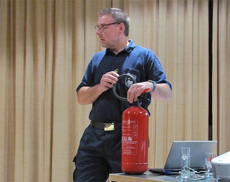 Dieter Dornhoff von der Feuerwehr Wissen referierte zum Thema Brandschutz. Foto: Freie Whlergruppe Ortsgemeinde Selbach e.V. (FWG) 