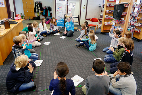 Die Kinder singen das Piratenlied. Fotos: Gaby Wertebach