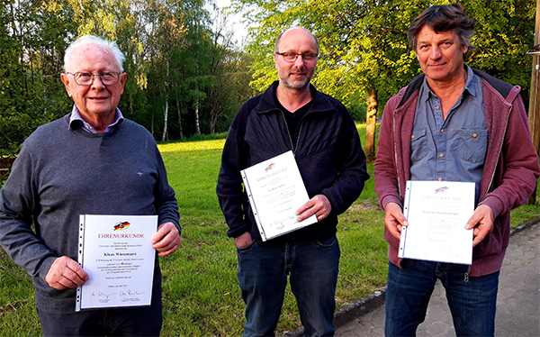 Foto zeigt von links: Ortsbrgermeister Klaus Wiesemann, Lothar Seifen und Konrad Mockenhaupt. Foto: VG Flammersfeld