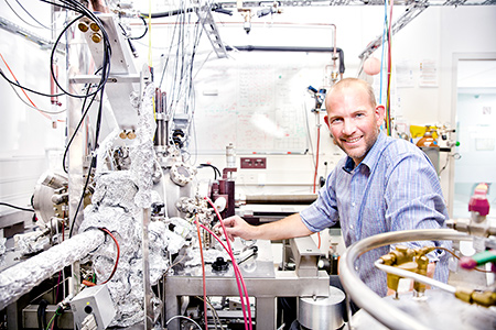 Prof. Dr. Carsten Busse ist seit Ende August neu im Department Physik der Universitt Siegen. Er beschftigt sich mit experimenteller Nanophysik. Fotos: Uni Siegen