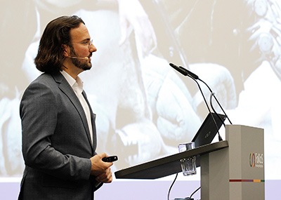 Der heutige Goldstandard fr Prothesenentwicklung sei immer noch Luke Skywalkers knstliche Hand, sagte der Experte Dr. Bruno Gransche. Foto: FoKoS/Uni Siegen