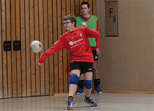 Jan Hundhausen zeigte am zweiten Spieltag als Youngster vollen Einsatz in der Abwehr. Foto: VfL Kirchen