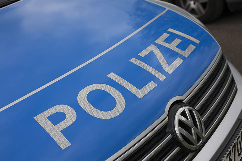 Bad Honnef: Sand in offenes Cabrio geworfen 