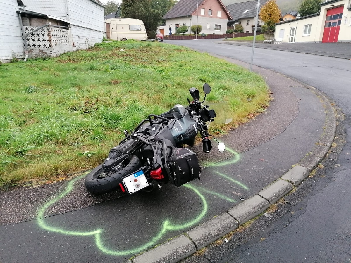 Verkehrsunfall mit schwerverletztem Kradfahrer