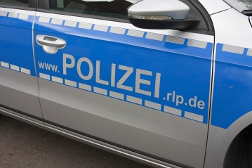 Altenkirchen: Pkw von Firmengelände gestohlen