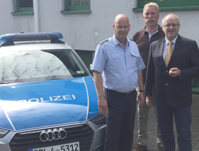 Erster Polizeihauptkommissar Hans-Christian Schlemm, Erster Kriminalhauptkommissar Jrgen Kugelmeier und Landtagsabgeordneter Dr. Peter Enders (von links). Foto: pr