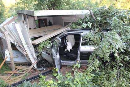 Auto landete im Hhnerstall in Friesenhagen