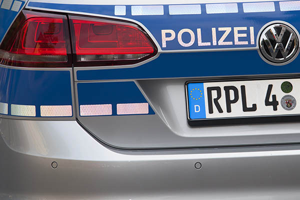 Rengsdorf: Steinwurf auf fahrenden PKW - Zeugen gesucht