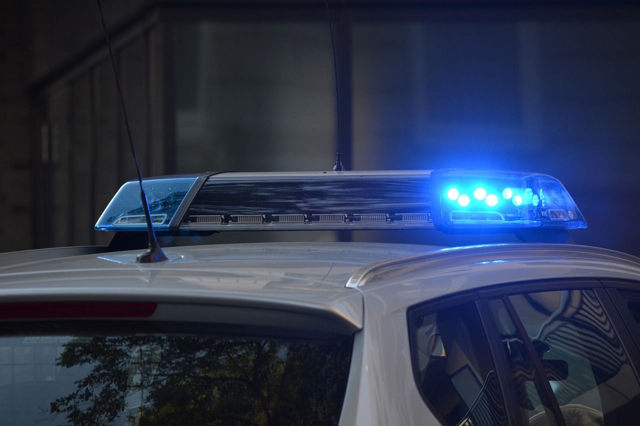 Raub unter der Rheinbrcke: Gleich drei Tter berfallen Mann in Weienthurm