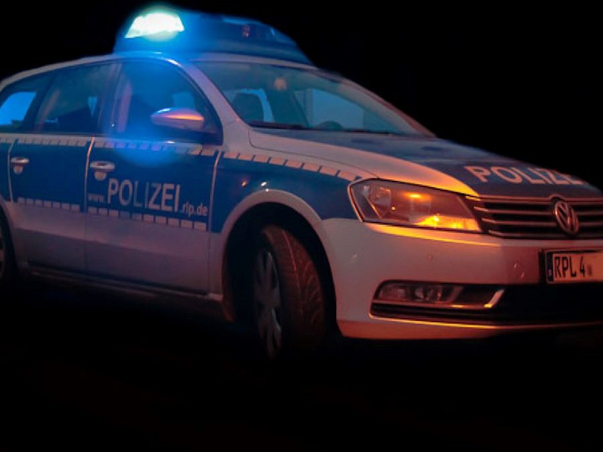 Karneval in Scheuerfeld: Junge Mnner attackieren Partygast mit Teleskopschlagstcken