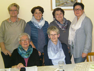 Der neu gebildete Vorstand nach der Ergnzungswahl: Angelika Rosner, Brbel Seidler, Jutta Hammen, Heike Schfer-Busies (stehend von links), Isolde Krmer, Monika Radloff (sitzend, von links), es fehlen auf dem Bild Gabi Brandenburger und Elisabeth Ebach. Foto: Verein