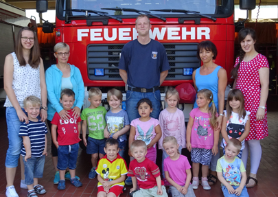 Kita-Kinder zu Besuch bei der Feuerwehr in Hamm/Sieg