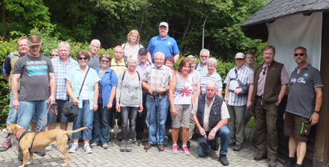 Die Wandergruppe beim Start in Geilhausen. Foto: Ortsgemeinde